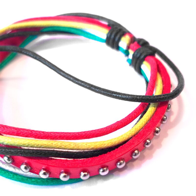 armband rot bunt nieten leder surfer detail